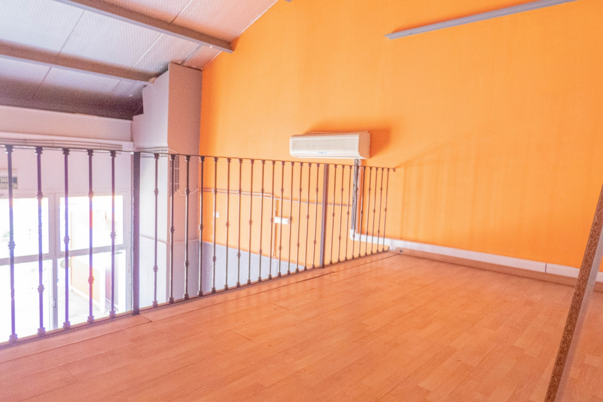 Revente - Local commercial -
Algorfa