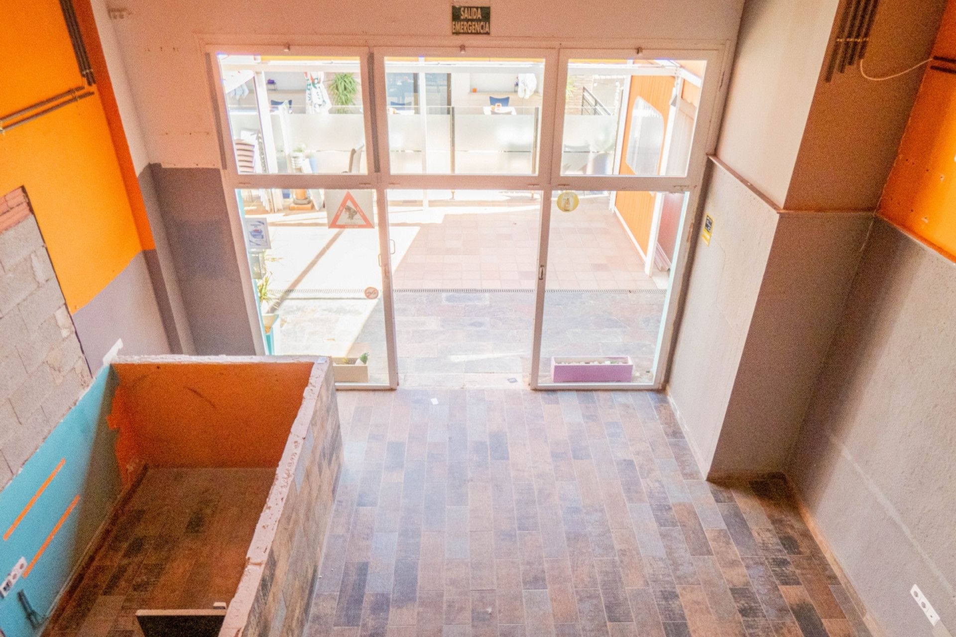 Revente - Local commercial -
Algorfa