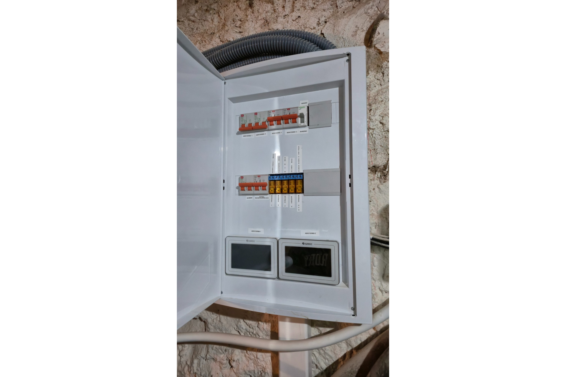 Revente - Local commercial -
Almansa