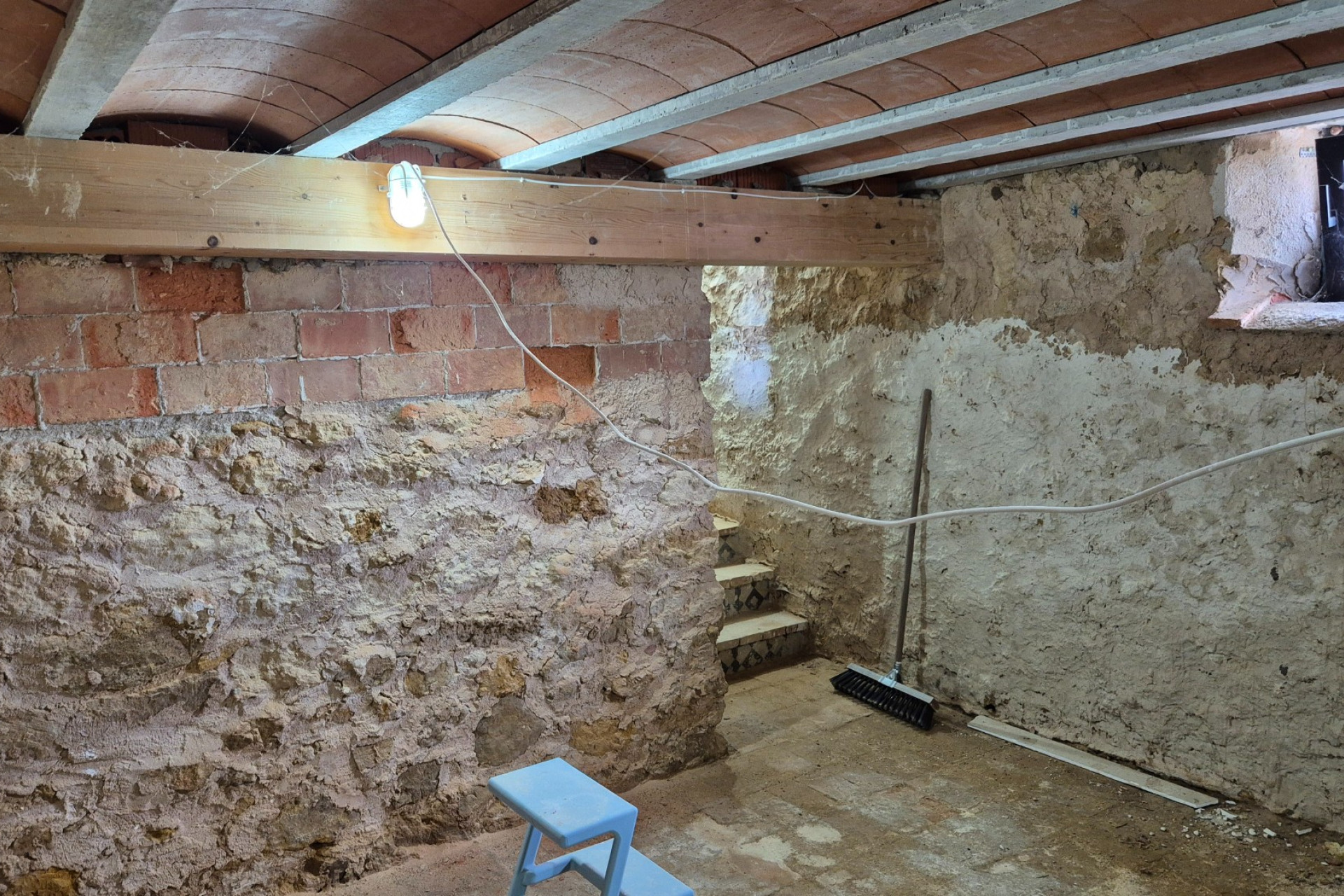 Revente - Local commercial -
Almansa