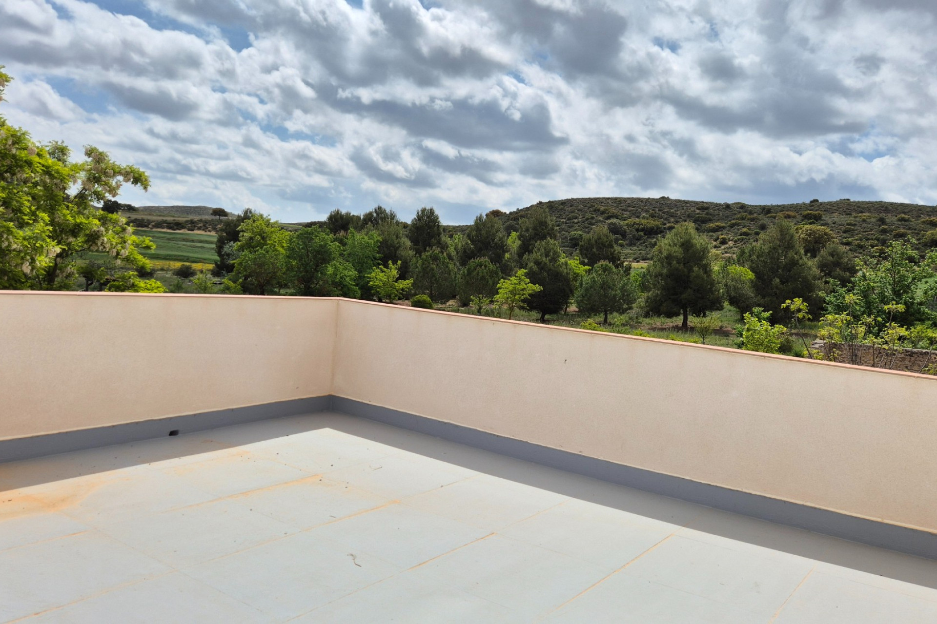 Revente - Local commercial -
Almansa