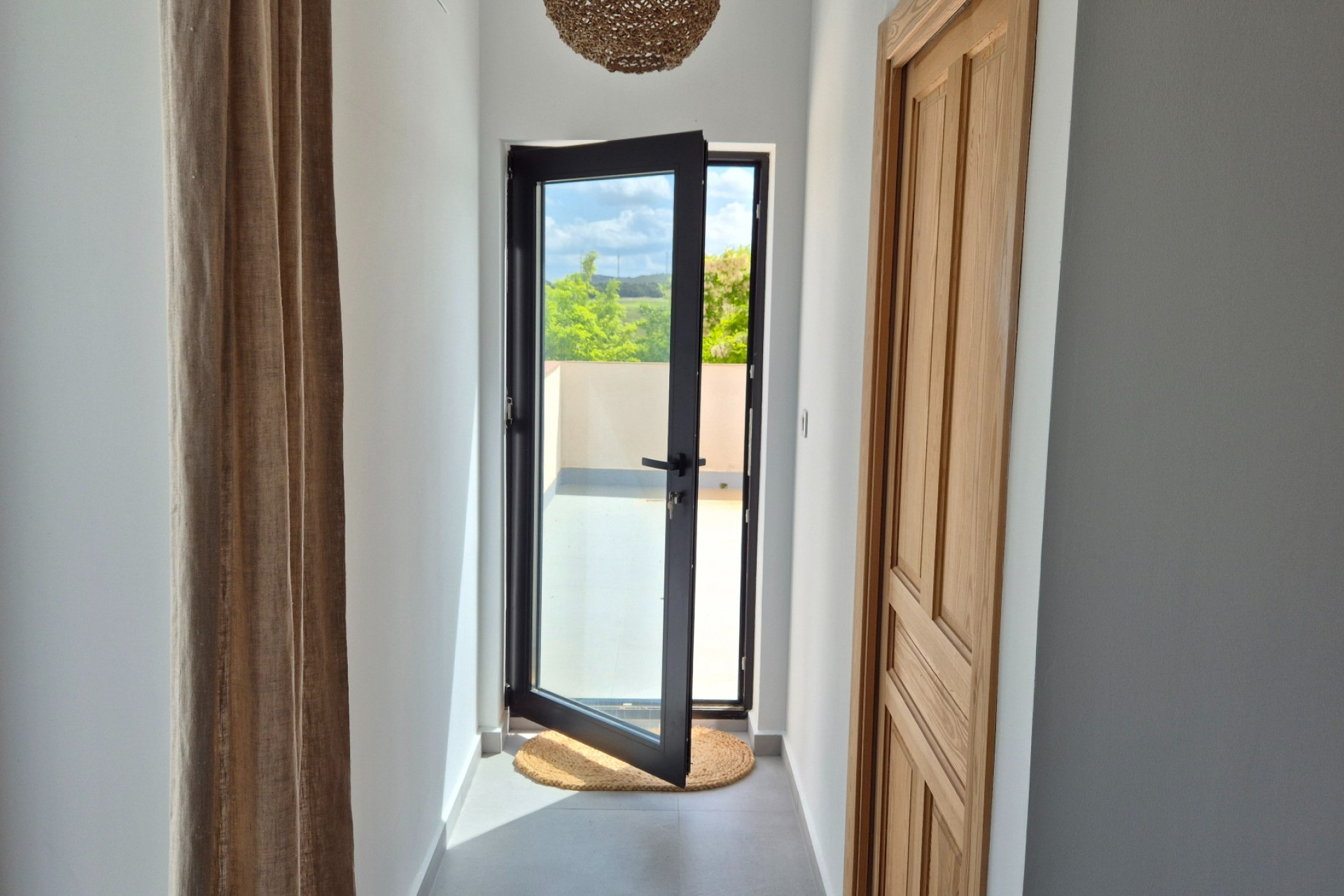 Revente - Local commercial -
Almansa