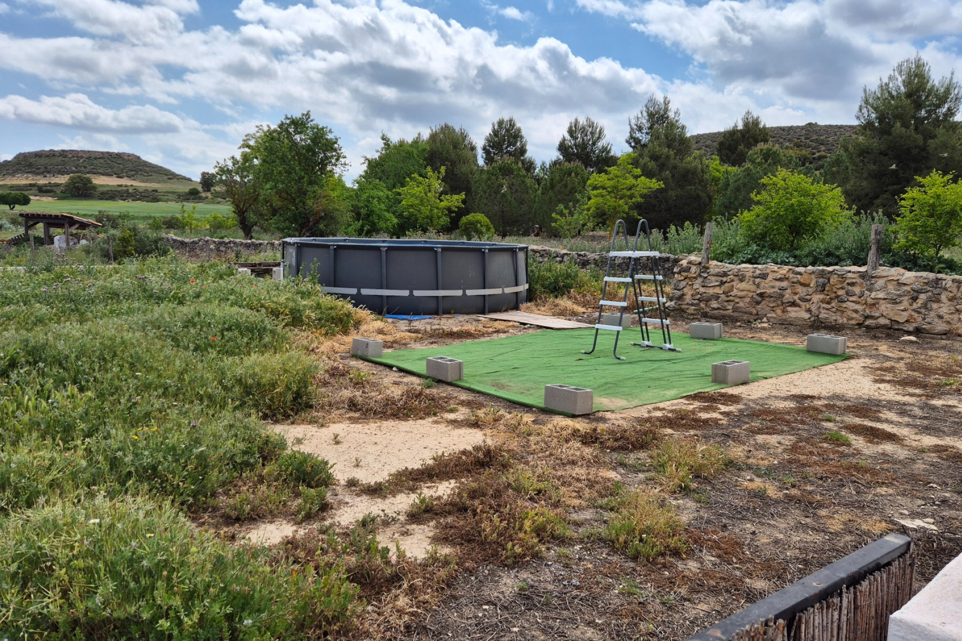 Revente - Local commercial -
Almansa