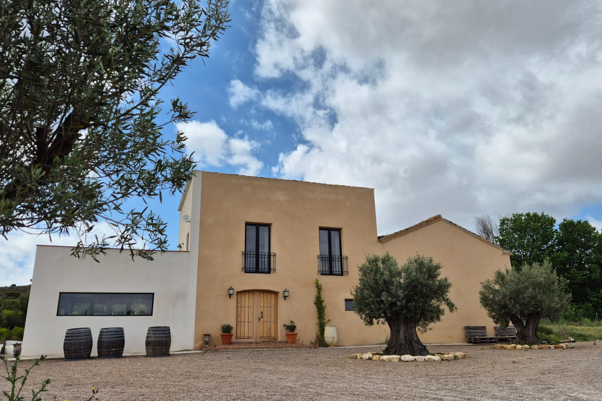 Revente - Local commercial -
Almansa
