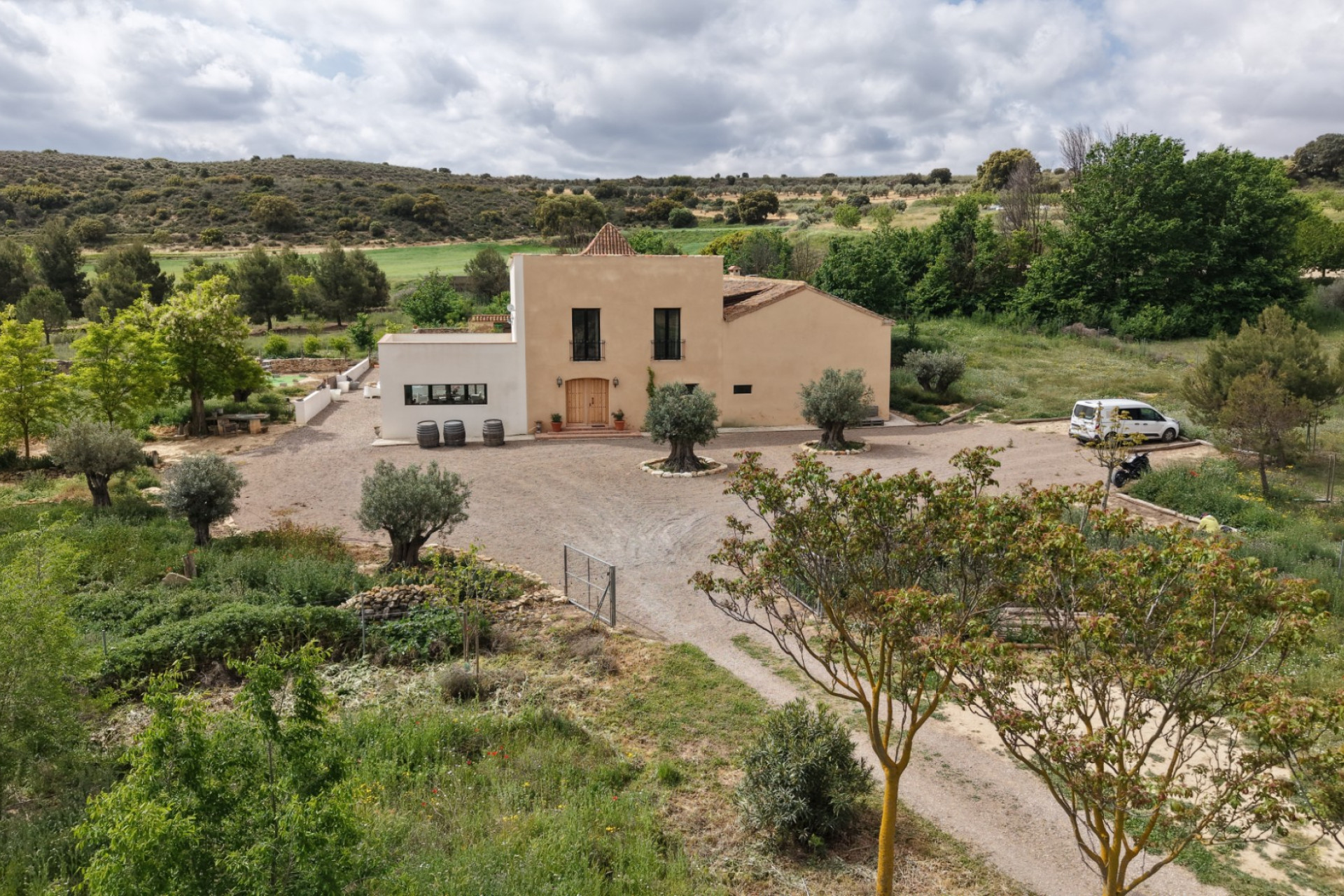 Revente - Local commercial -
Almansa