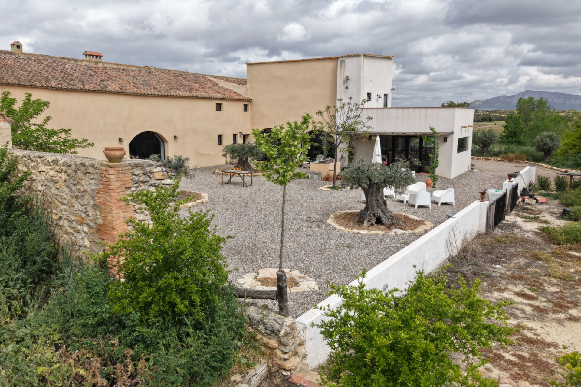 Revente - Local commercial -
Almansa