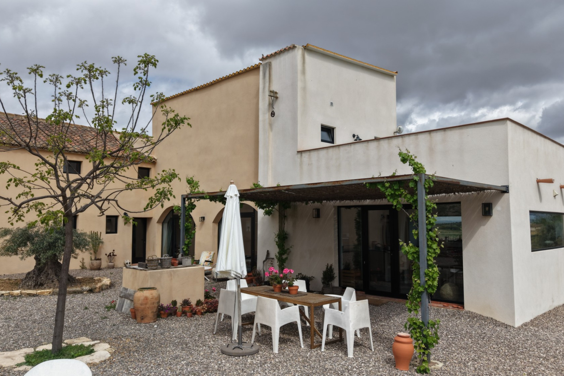 Revente - Local commercial -
Almansa