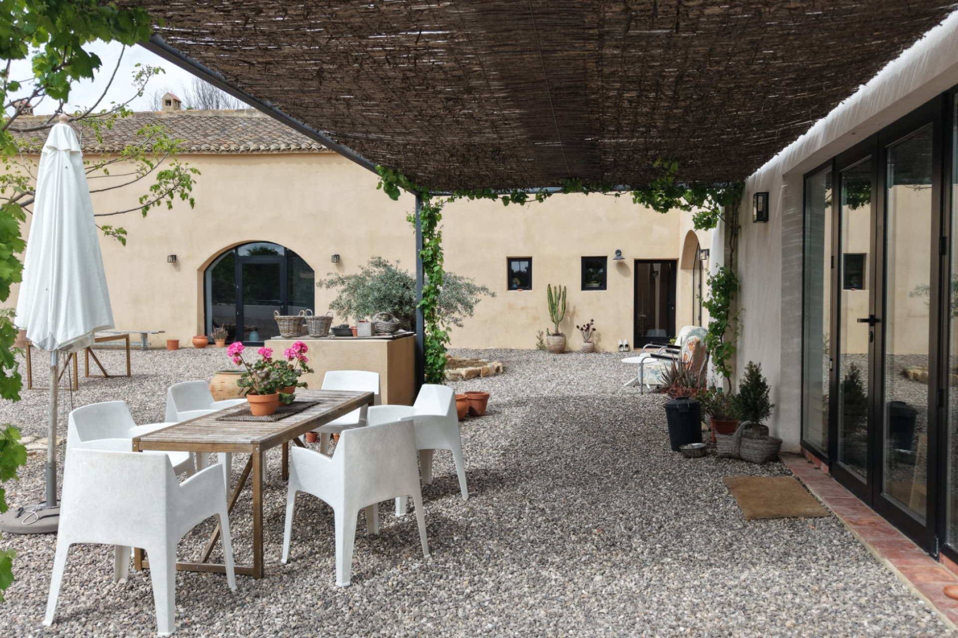 Revente - Local commercial -
Almansa