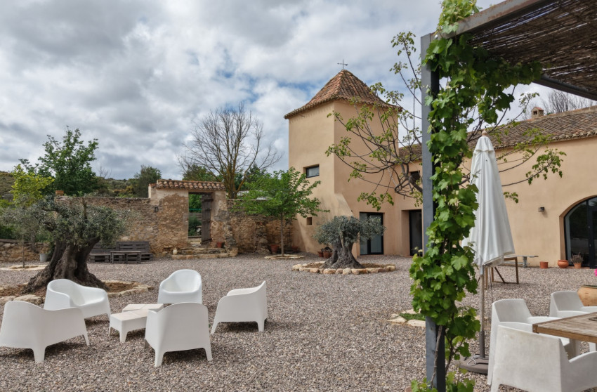Revente - Local commercial -
Almansa