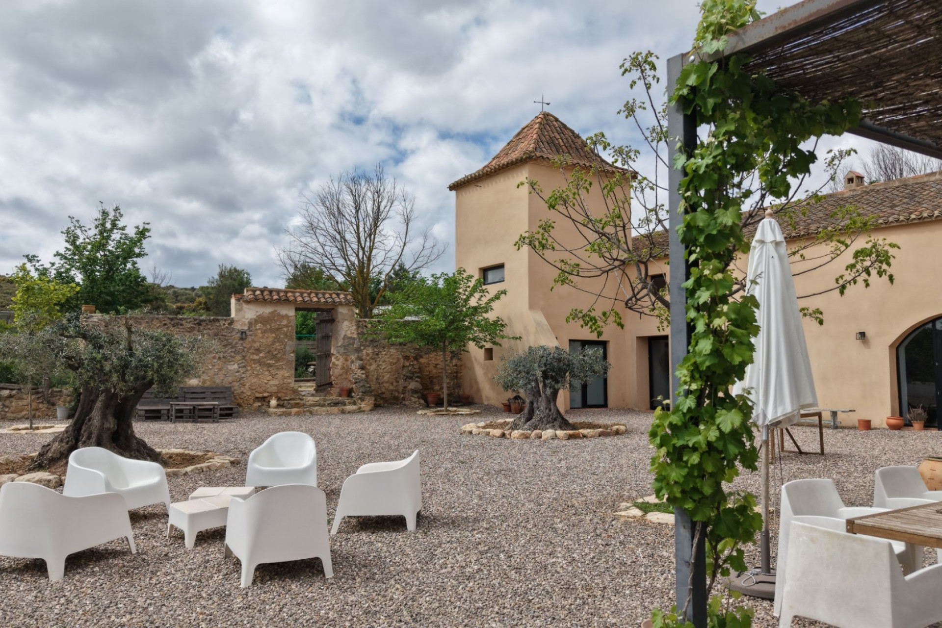 Revente - Local commercial -
Almansa