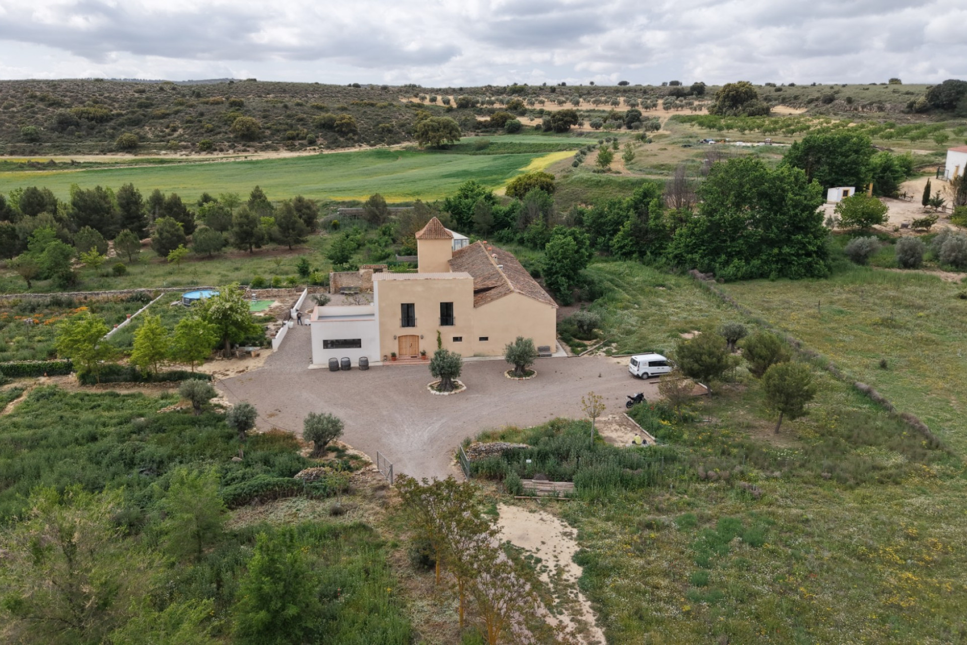 Revente - Local commercial -
Almansa
