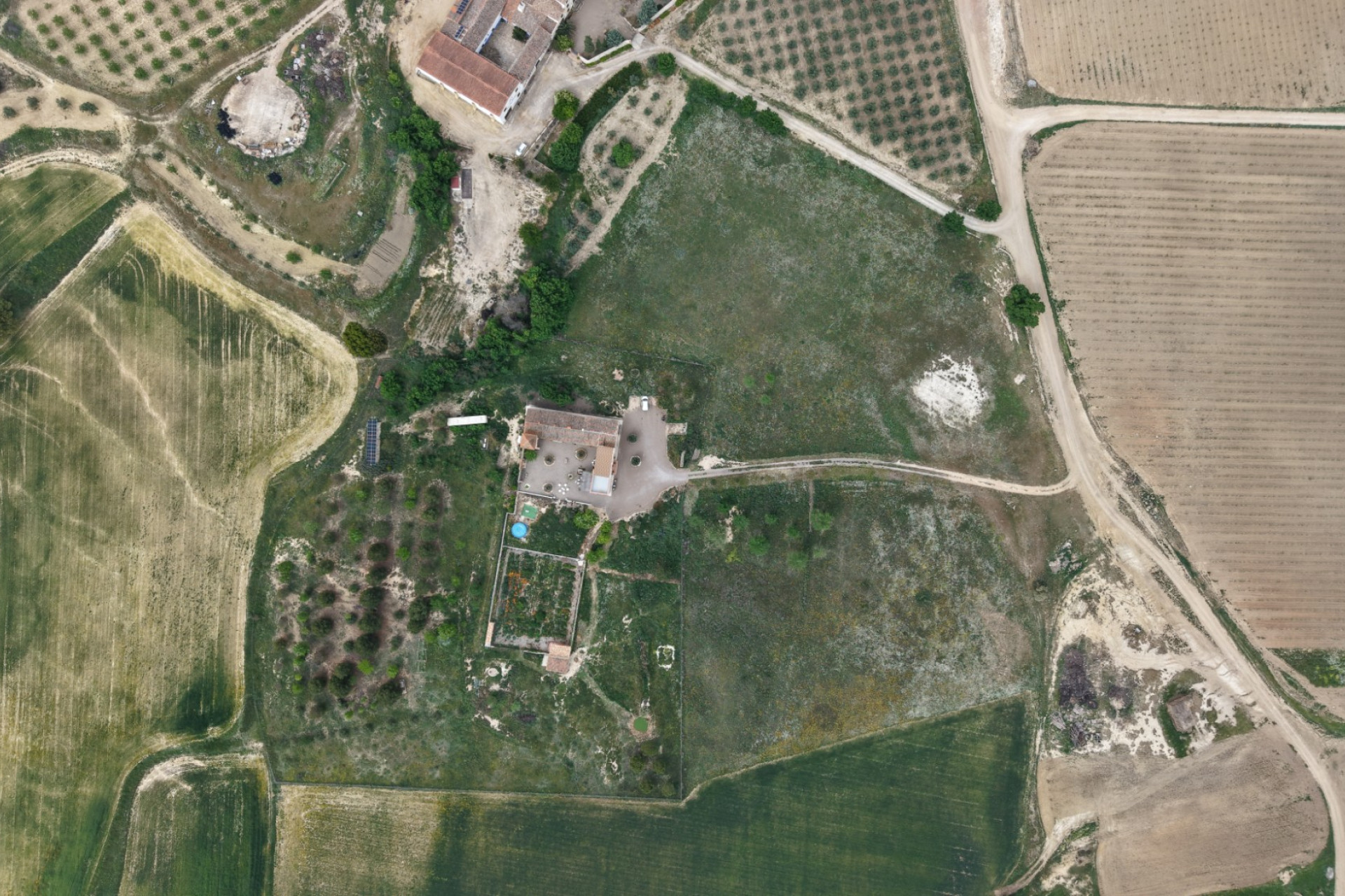 Revente - Local commercial -
Almansa