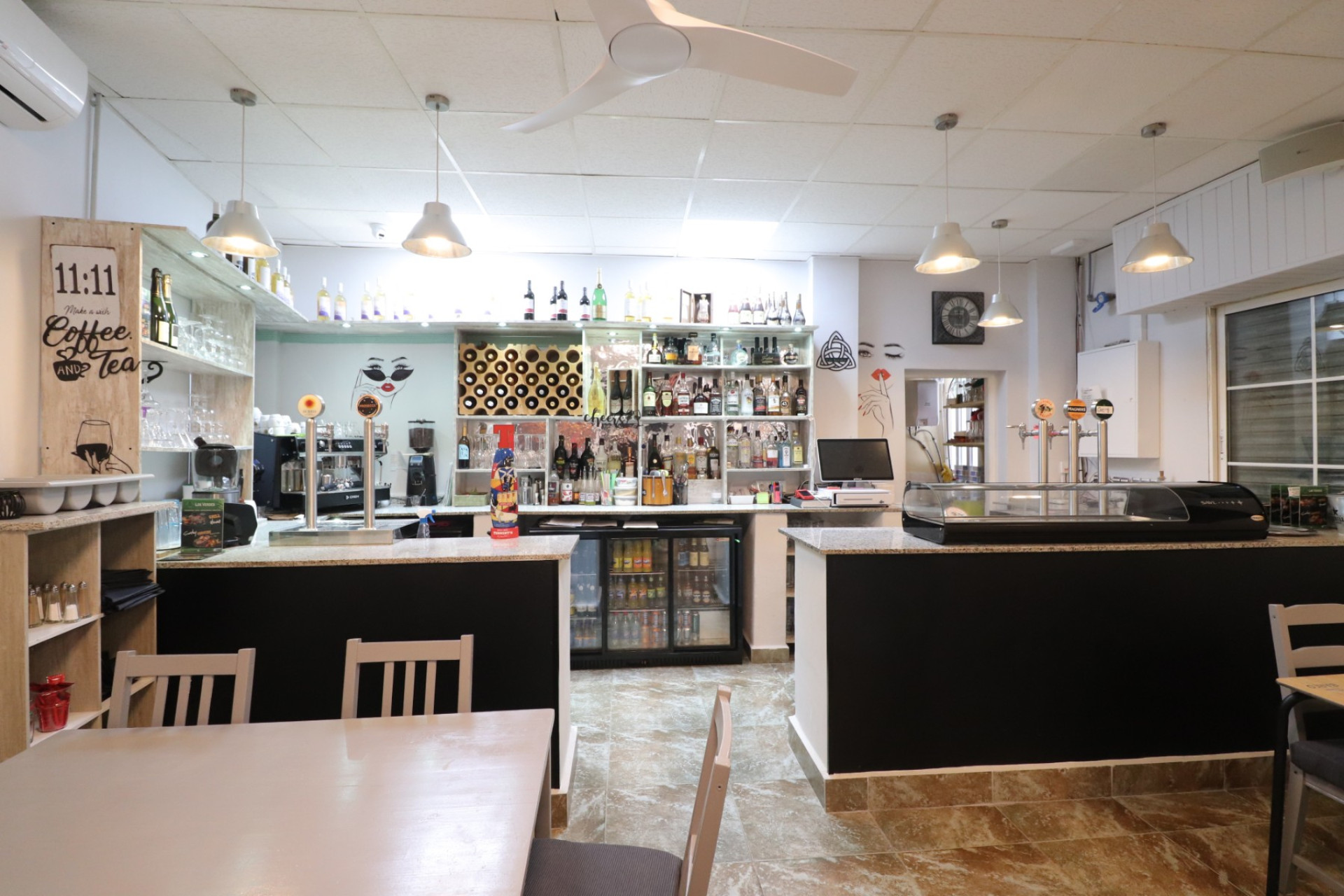 Revente - Local commercial -
Catral - Catral - Town