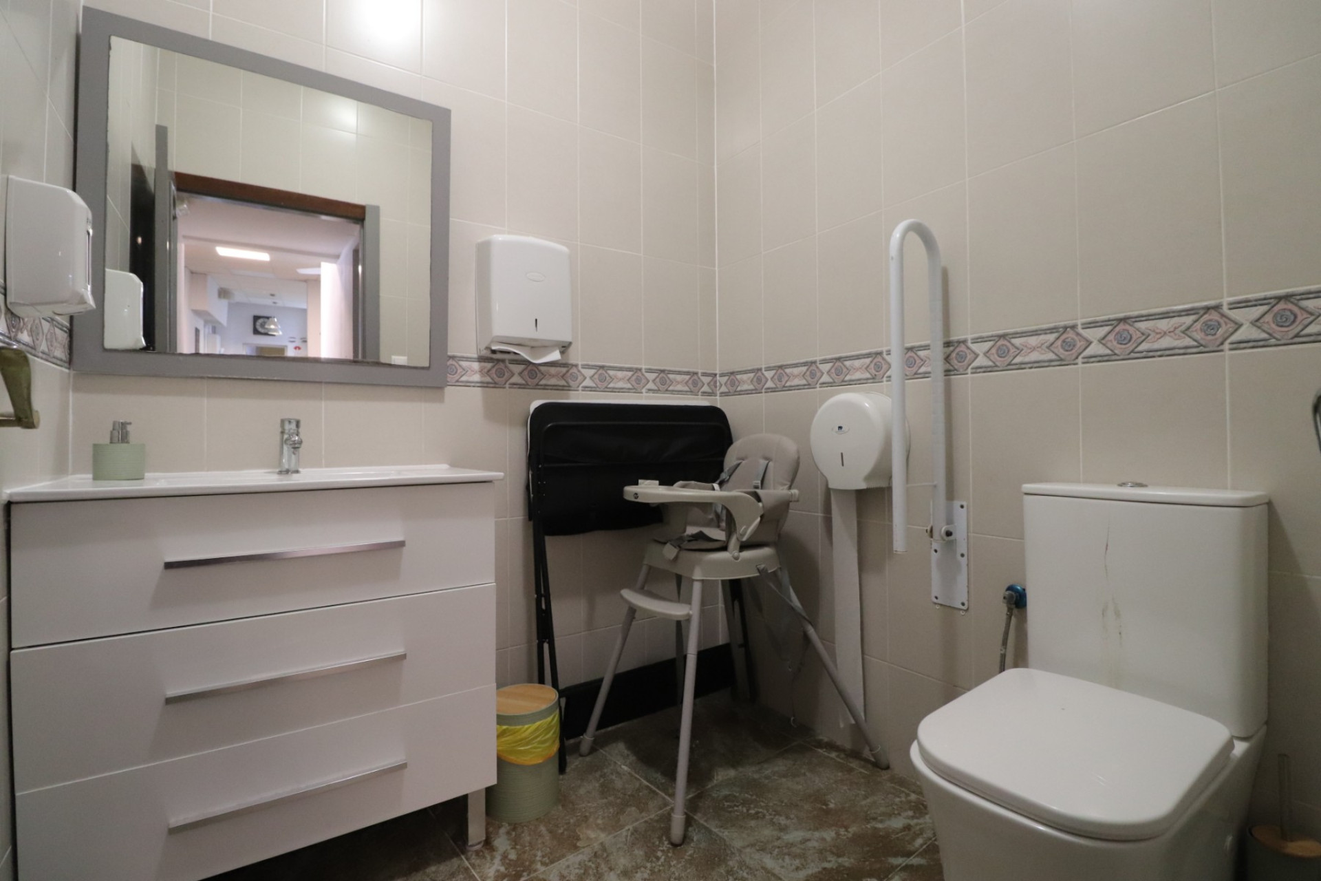 Revente - Local commercial -
Catral - Catral - Town