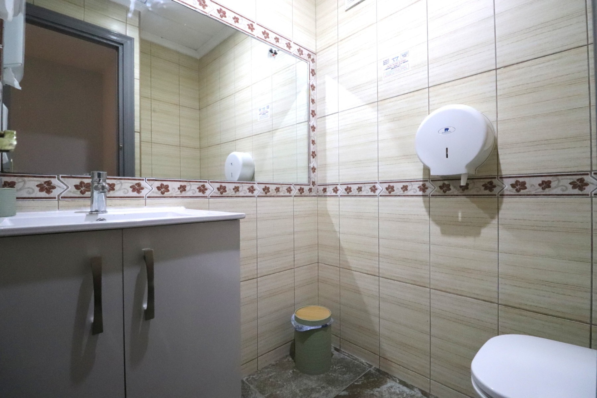 Revente - Local commercial -
Catral - Catral - Town