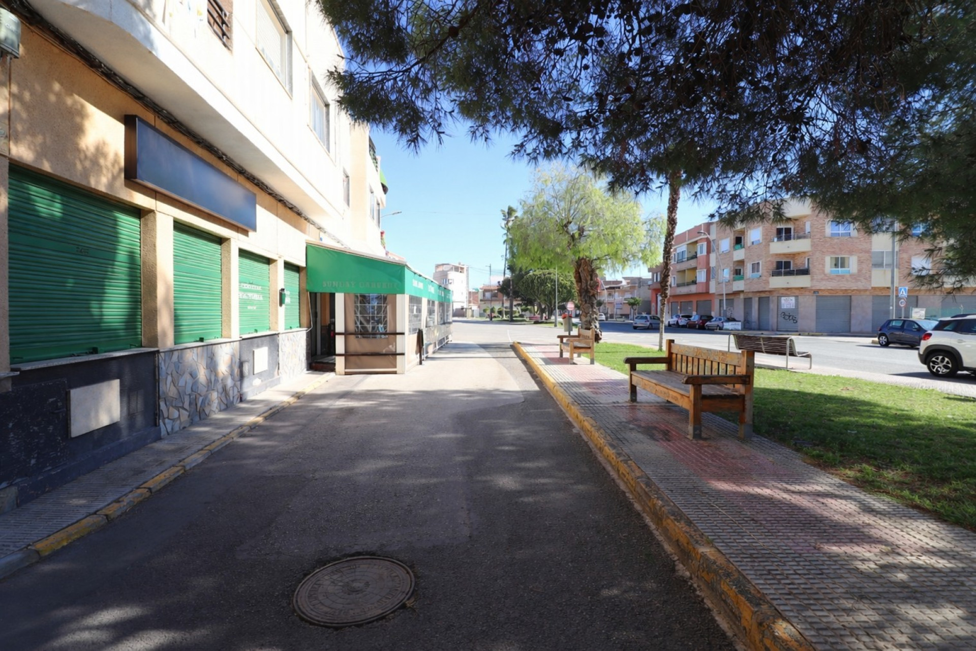Revente - Local commercial -
Catral - Catral - Town