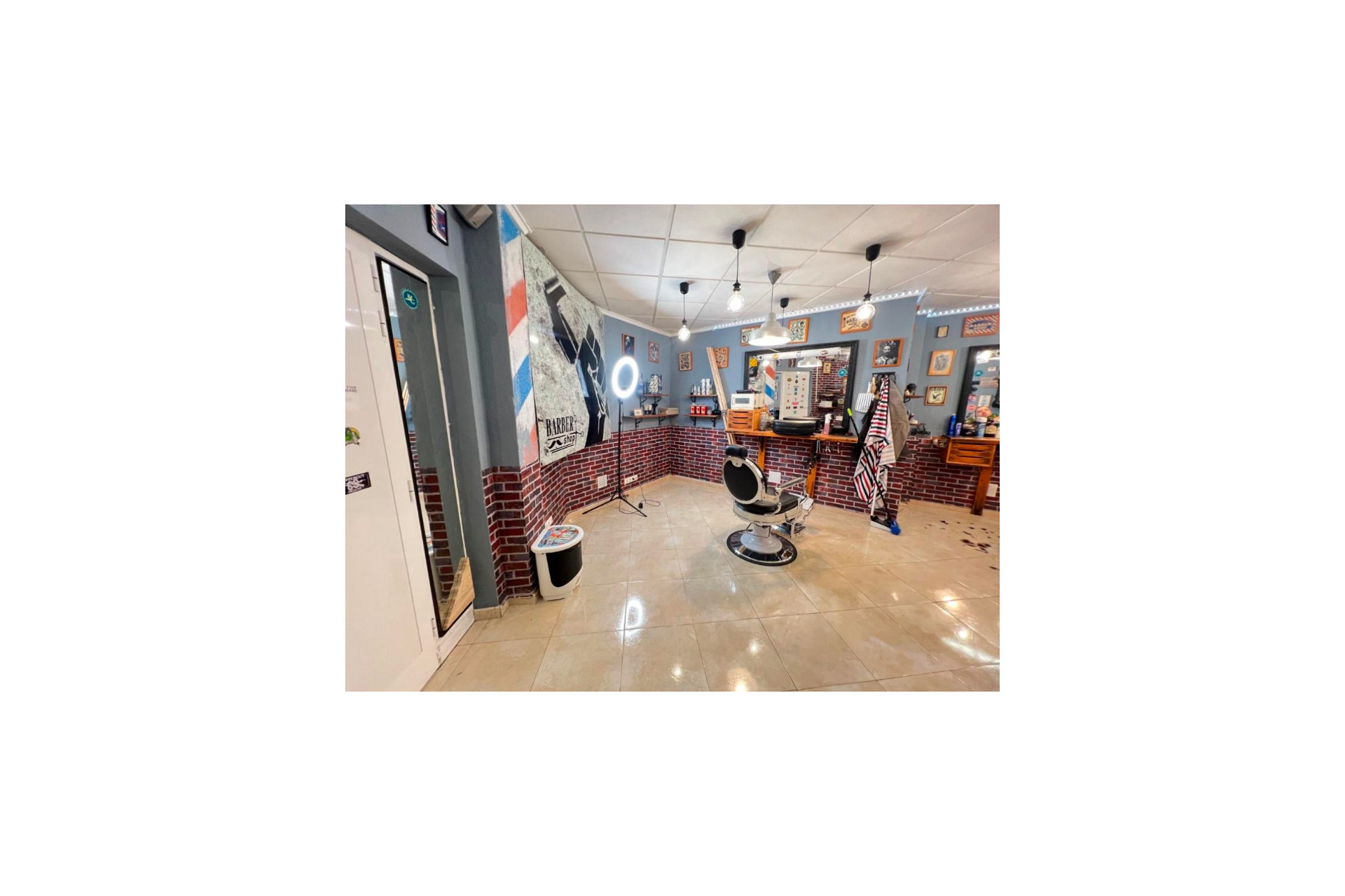 Revente - Local commercial -
Guardamar del Segura - Guardamar