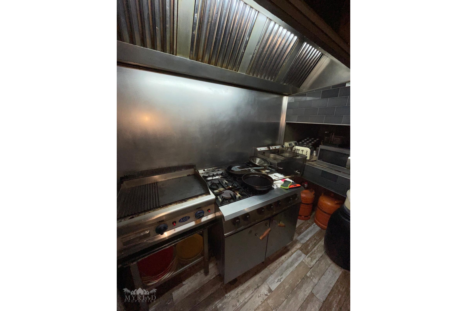 Revente - Local commercial -
Pinoso - Pinoso Alicante