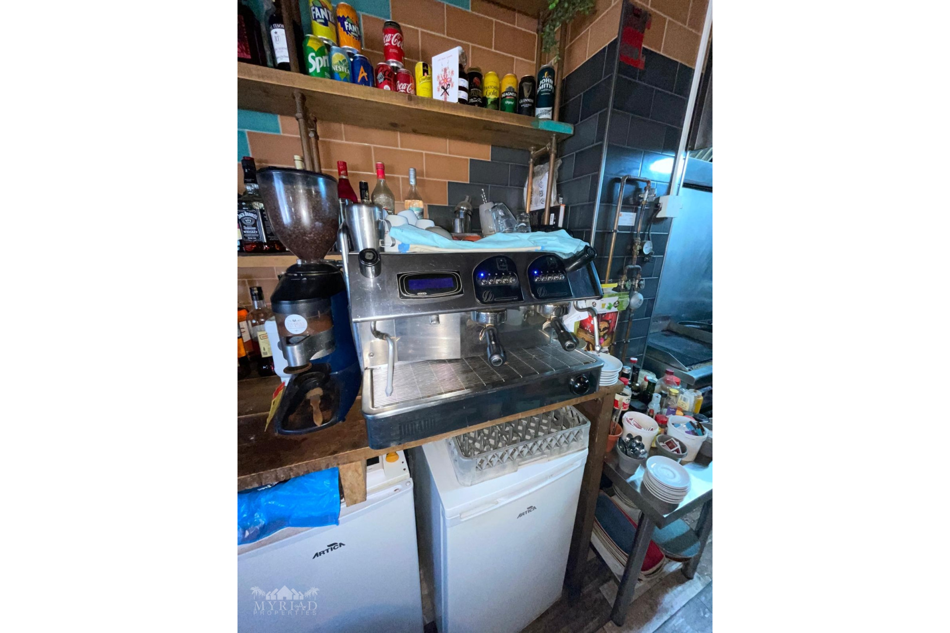 Revente - Local commercial -
Pinoso - Pinoso Alicante