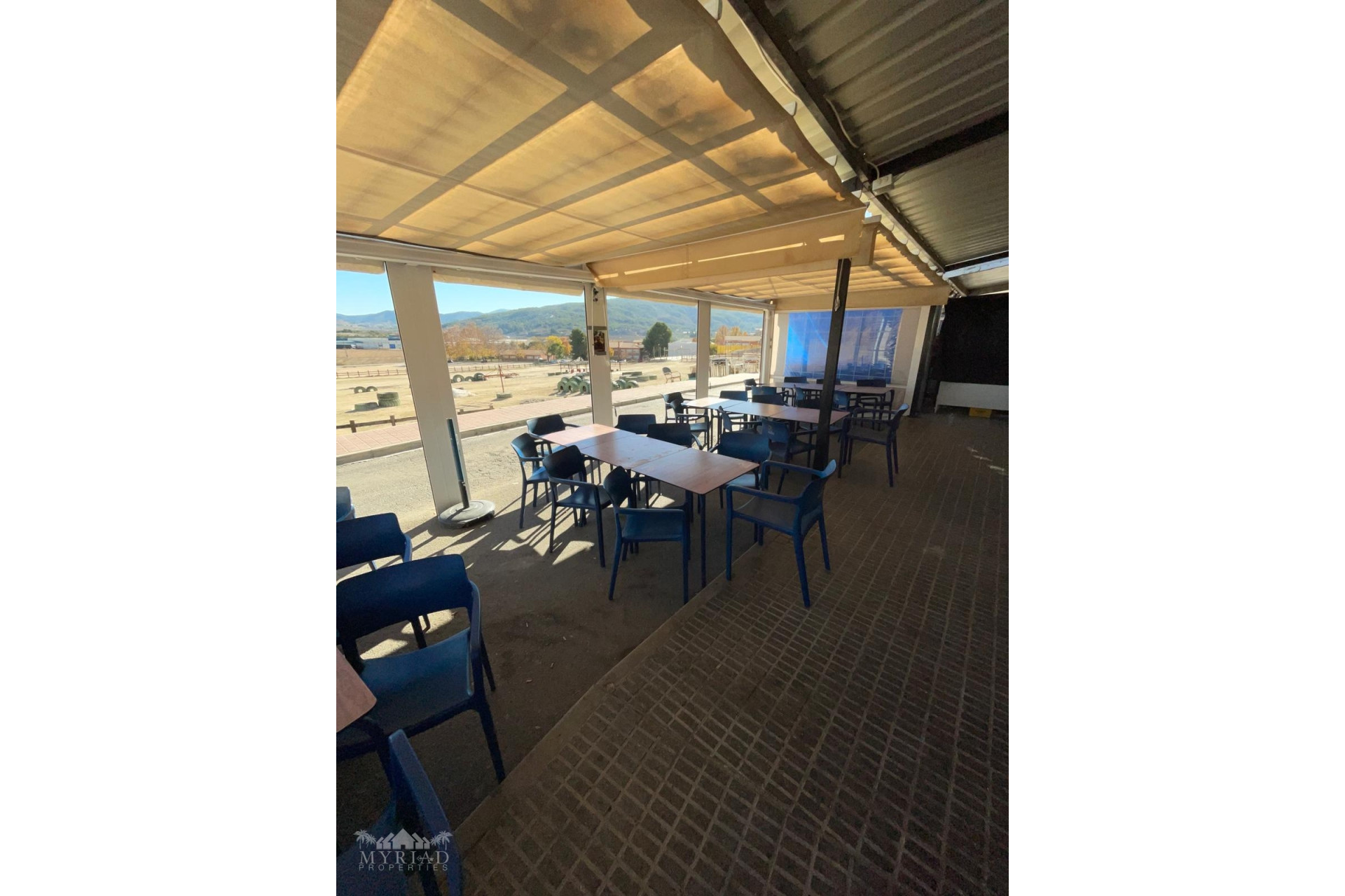 Revente - Local commercial -
Pinoso - Pinoso Alicante