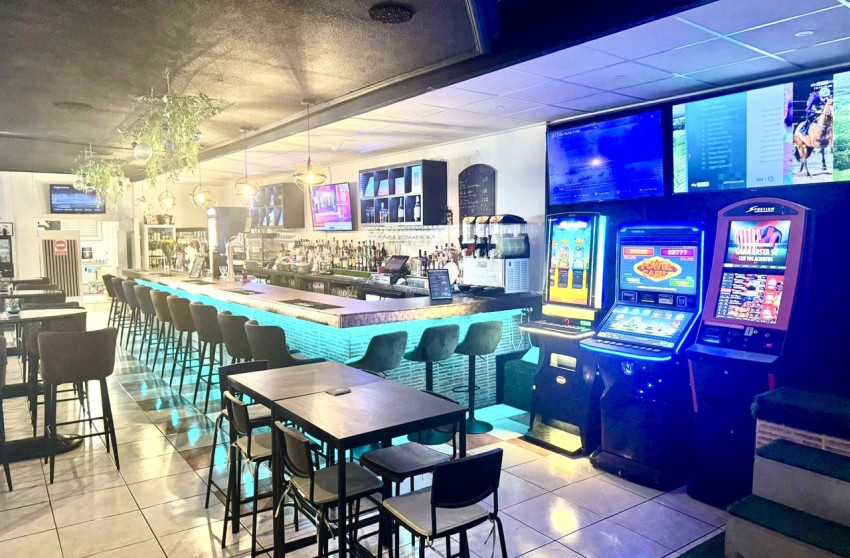 Revente - Local commercial -
San Miguel de Salinas