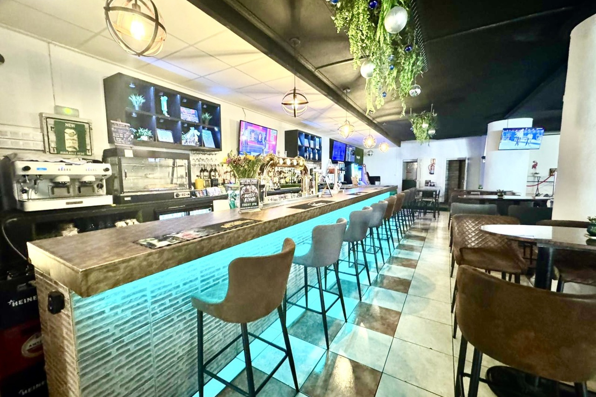 Revente - Local commercial -
San Miguel de Salinas