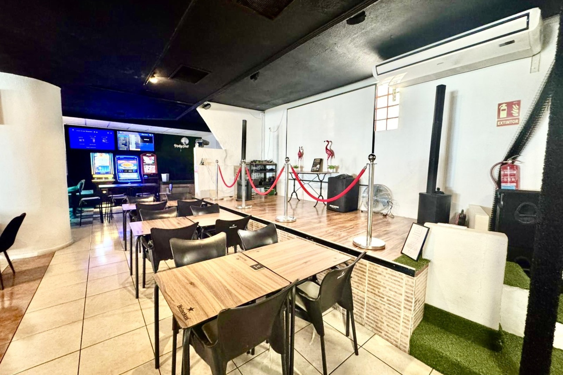 Revente - Local commercial -
San Miguel de Salinas