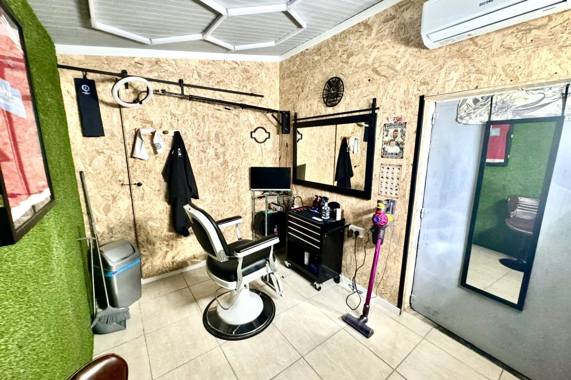 Revente - Local commercial -
San Miguel de Salinas