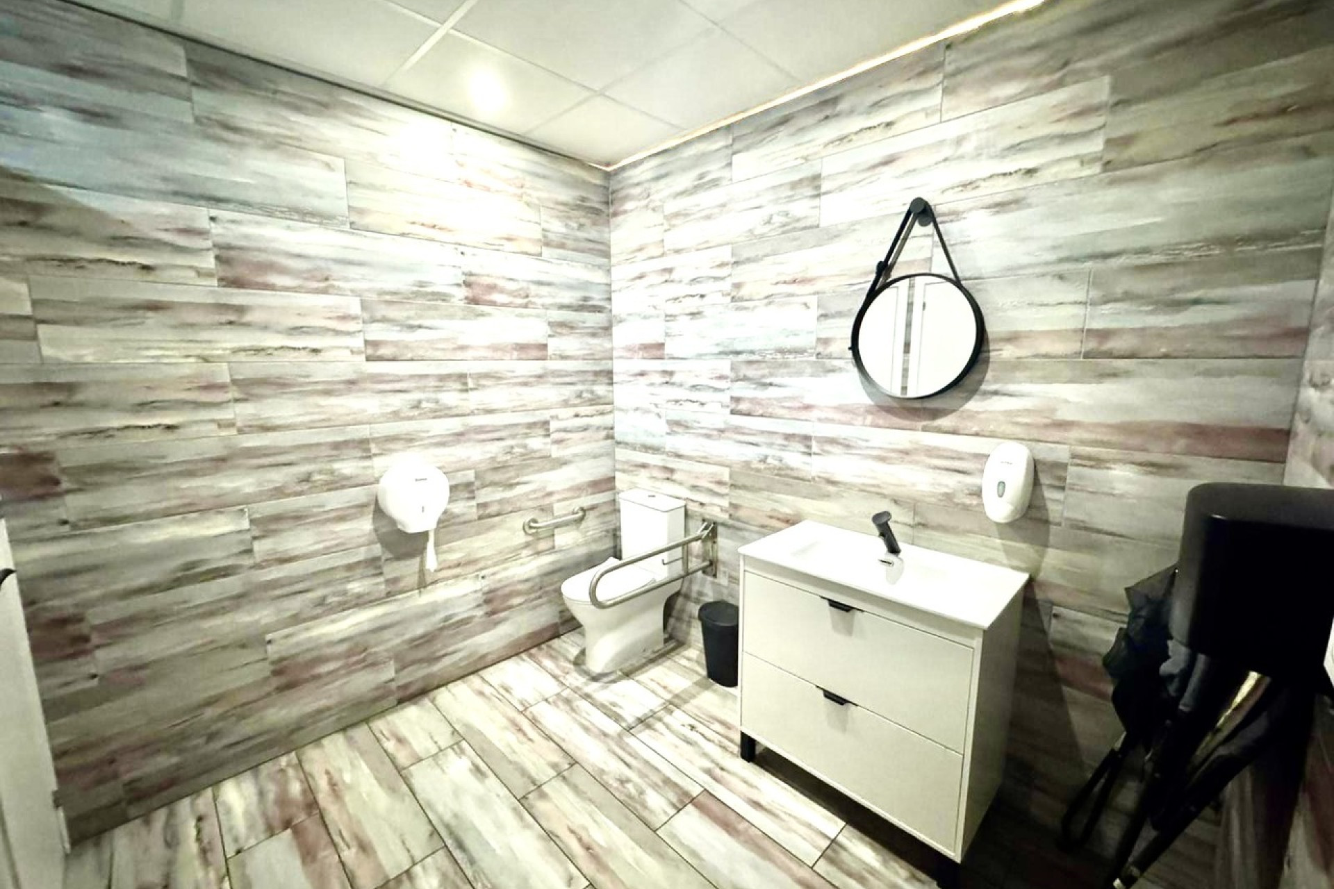 Revente - Local commercial -
San Miguel de Salinas