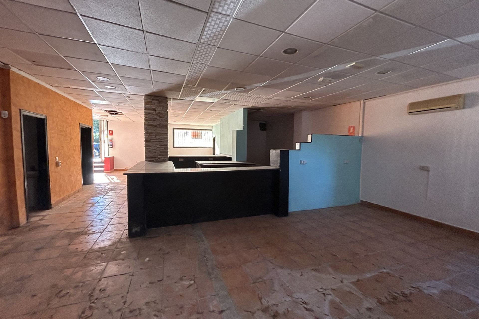 Revente - Local commercial -
Villamartín