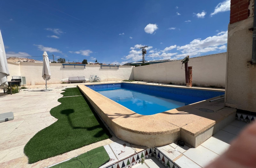 Revente - Maison de campagne -
Algueña - Inland