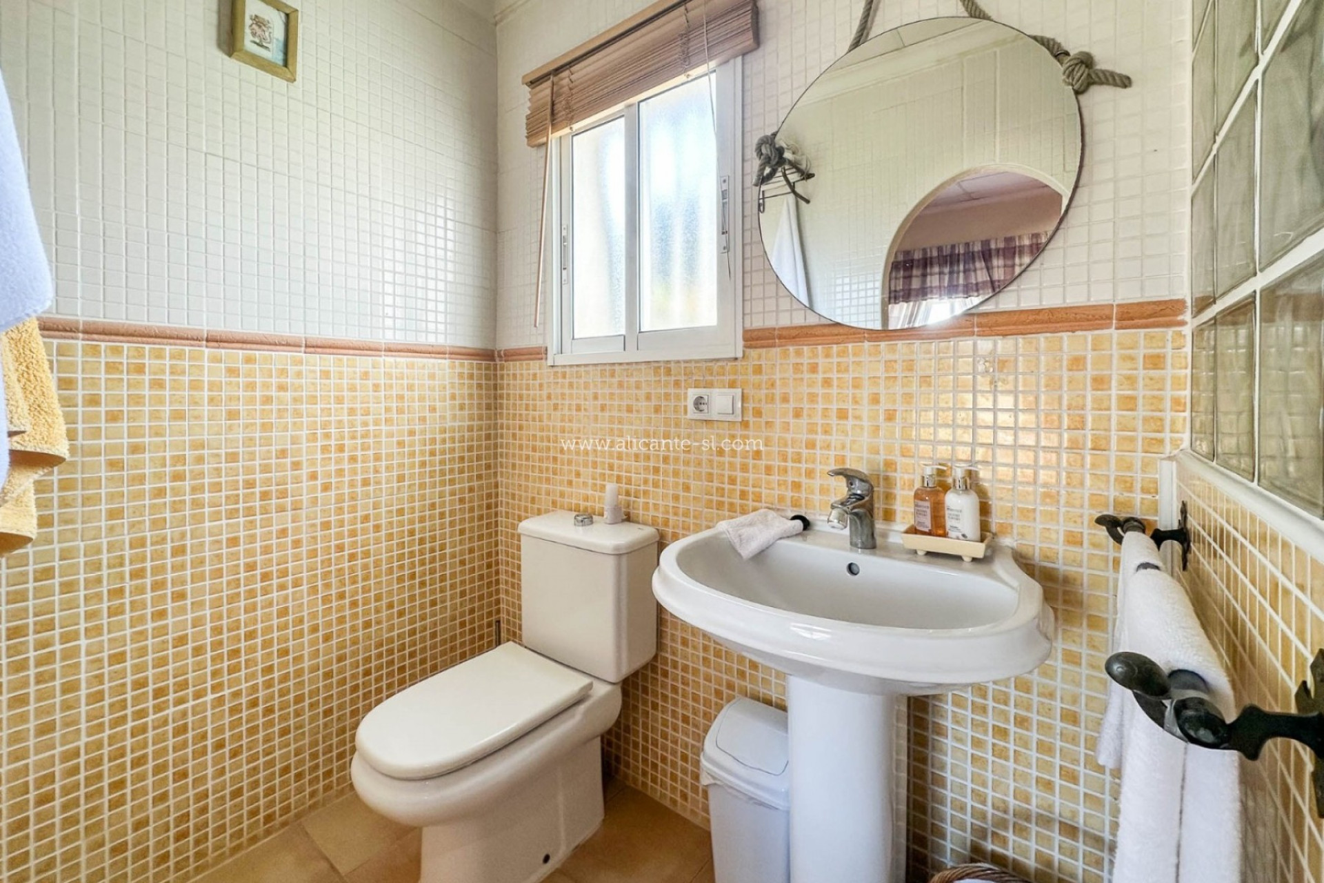 Revente - Maison de campagne -
Hondón de las Nieves - HONDON DE LAS NIEVES