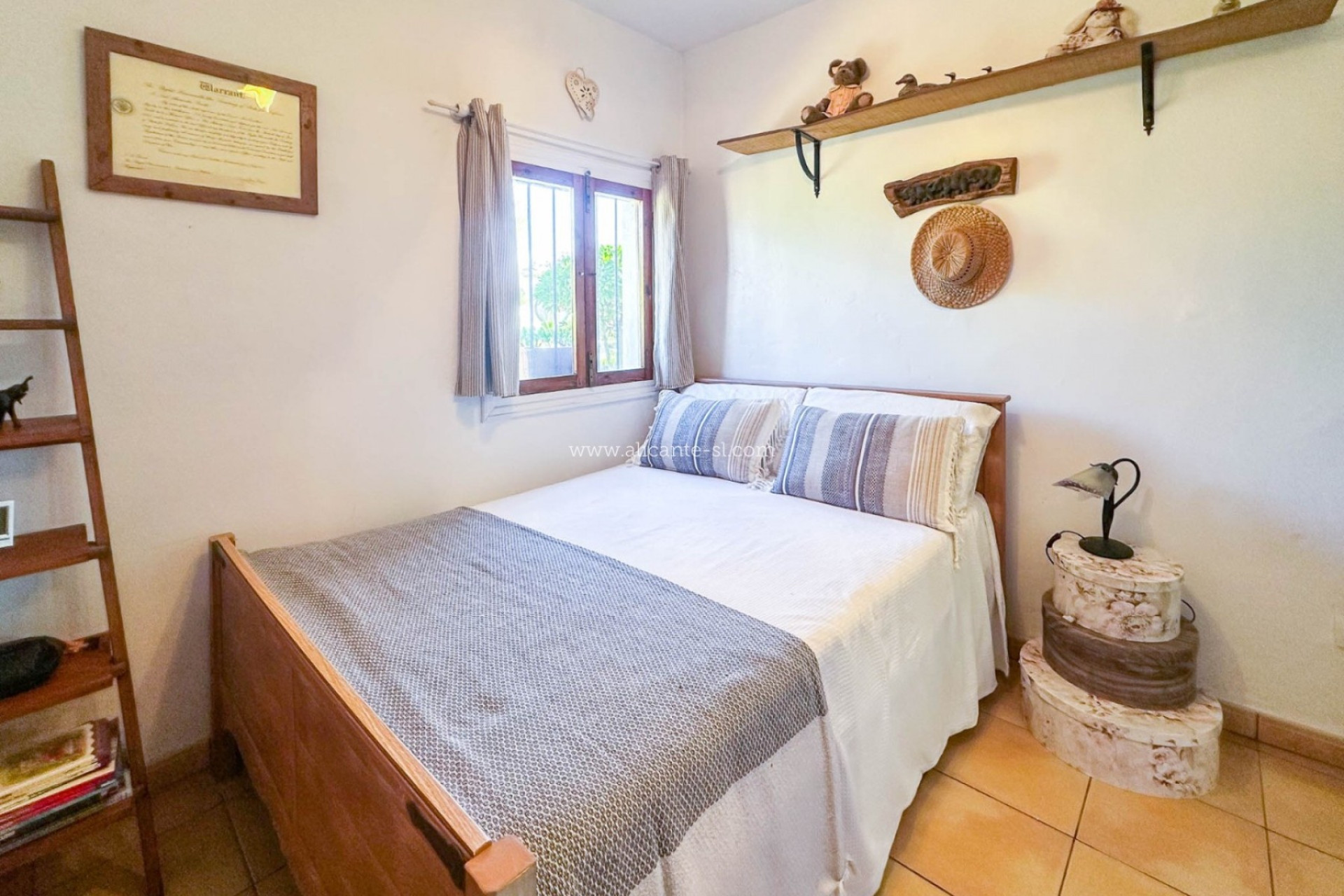 Revente - Maison de campagne -
Hondón de las Nieves - HONDON DE LAS NIEVES