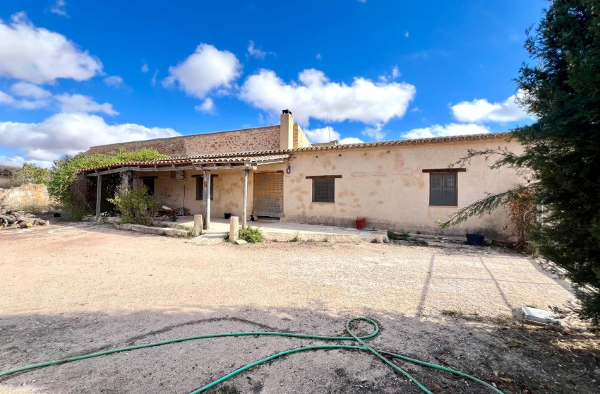 Revente - Maison de campagne -
Pinoso - Inland