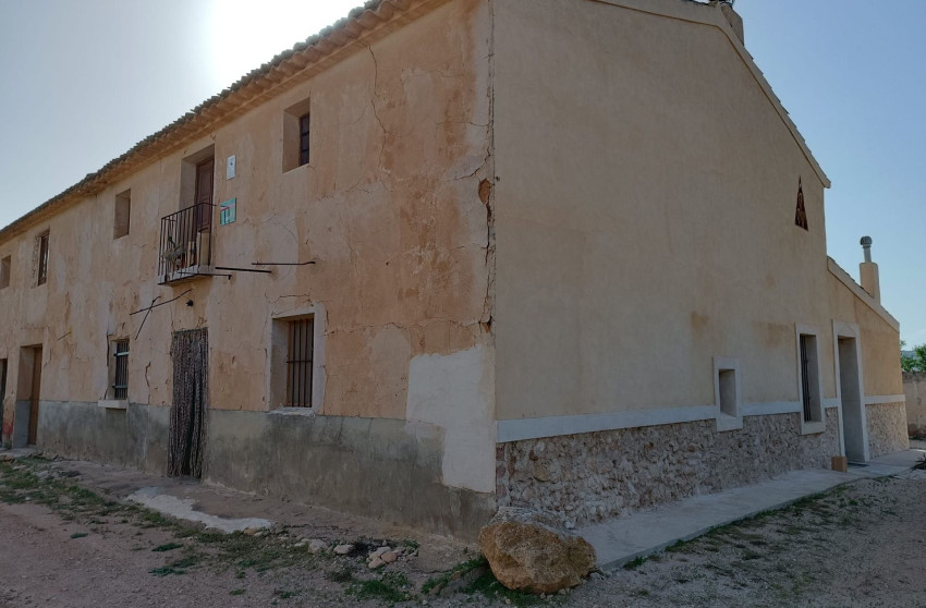 Revente - Maison de campagne -
Yecla