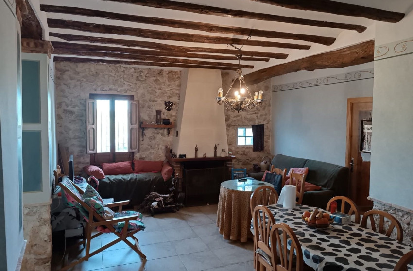 Revente - Maison de campagne -
Yecla