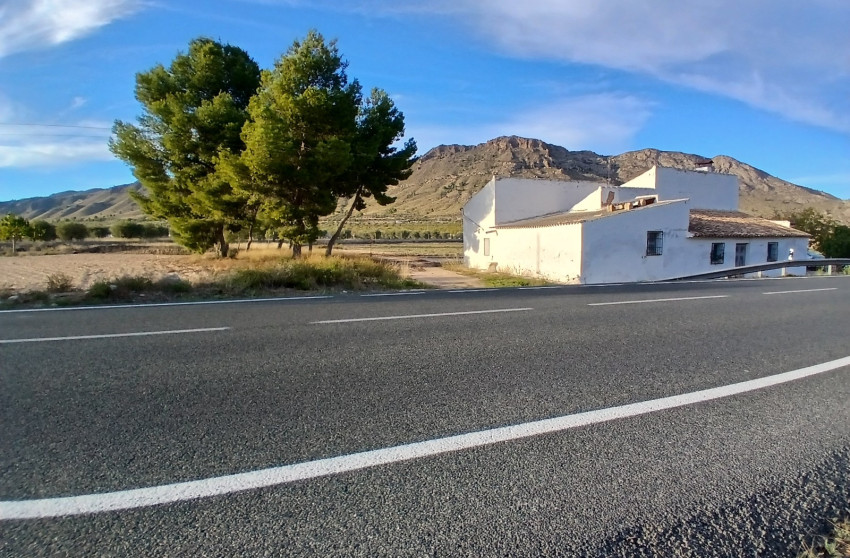 Revente - Maison de campagne -
Yecla