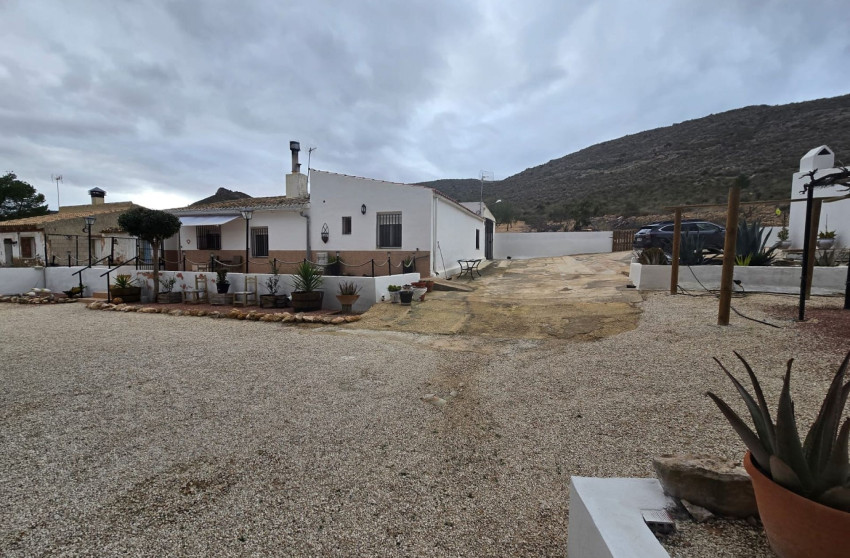 Revente - Maison de campagne -
Yecla