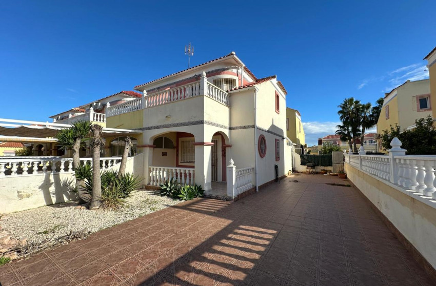 Revente - Maison mitoyenne -
Cabo Roig