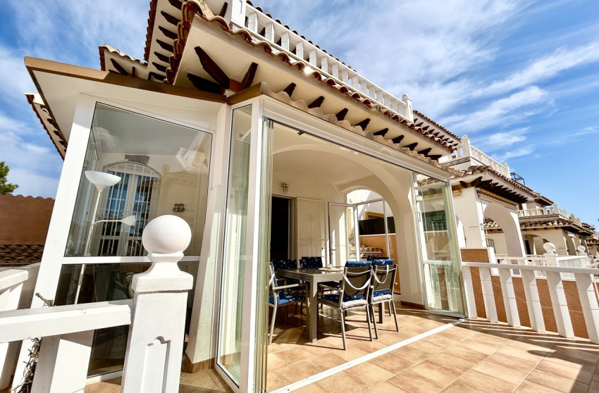 Revente - Maison mitoyenne -
Cabo Roig
