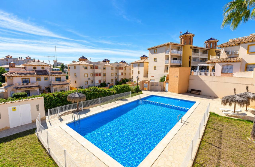 Revente - Maison mitoyenne -
Cabo Roig