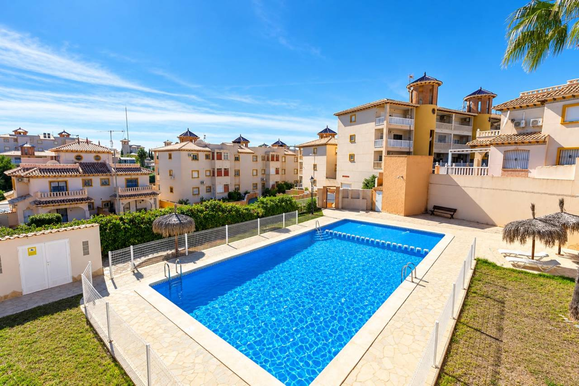 Revente - Maison mitoyenne -
Cabo Roig