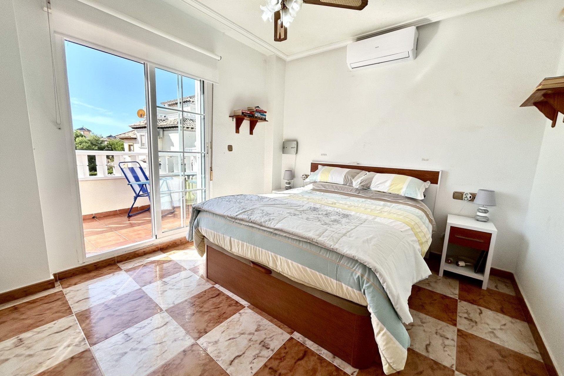 Revente - Maison mitoyenne -
Cabo Roig
