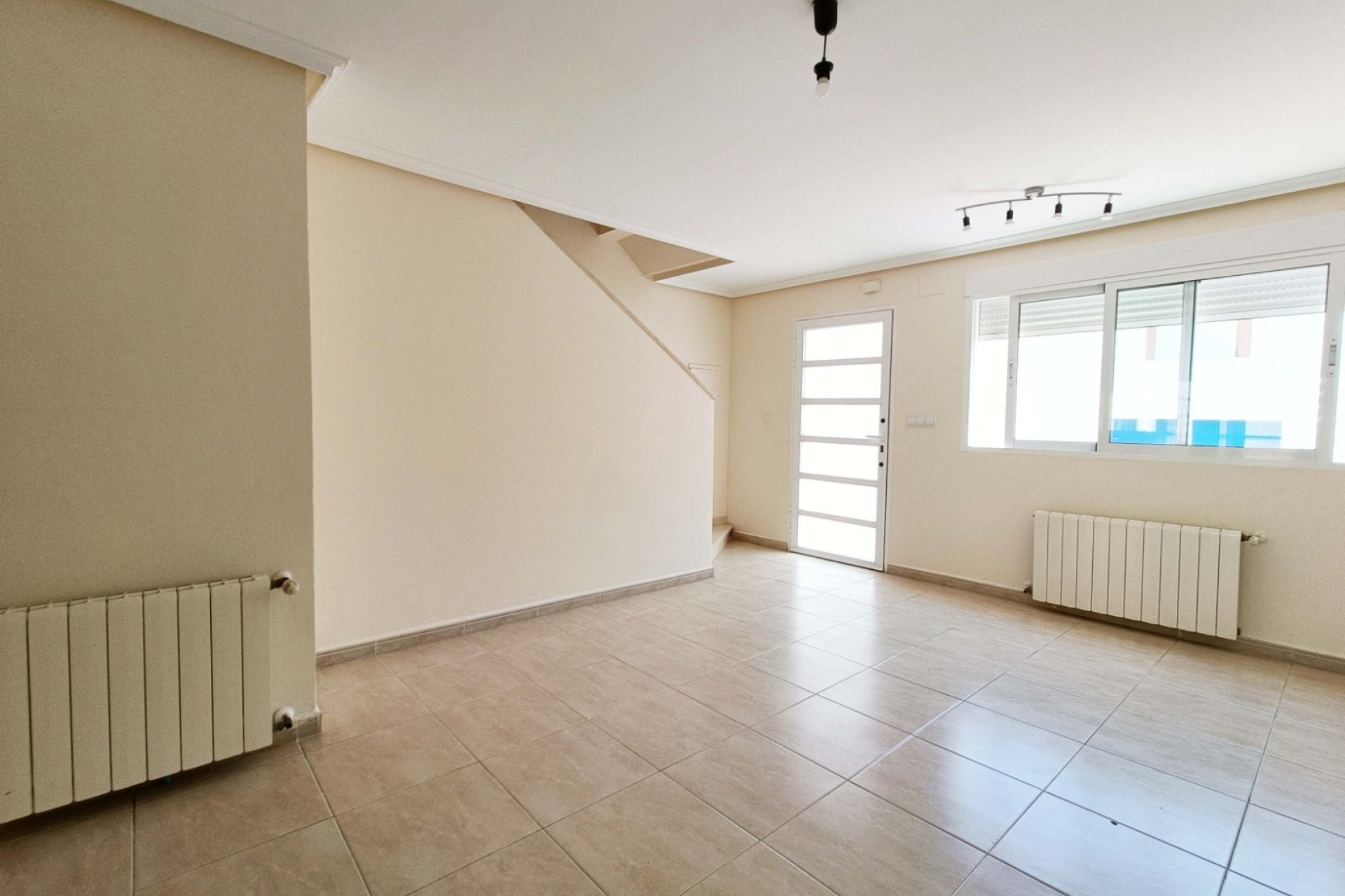 Revente - Maison mitoyenne -
Hondón de los Fráiles