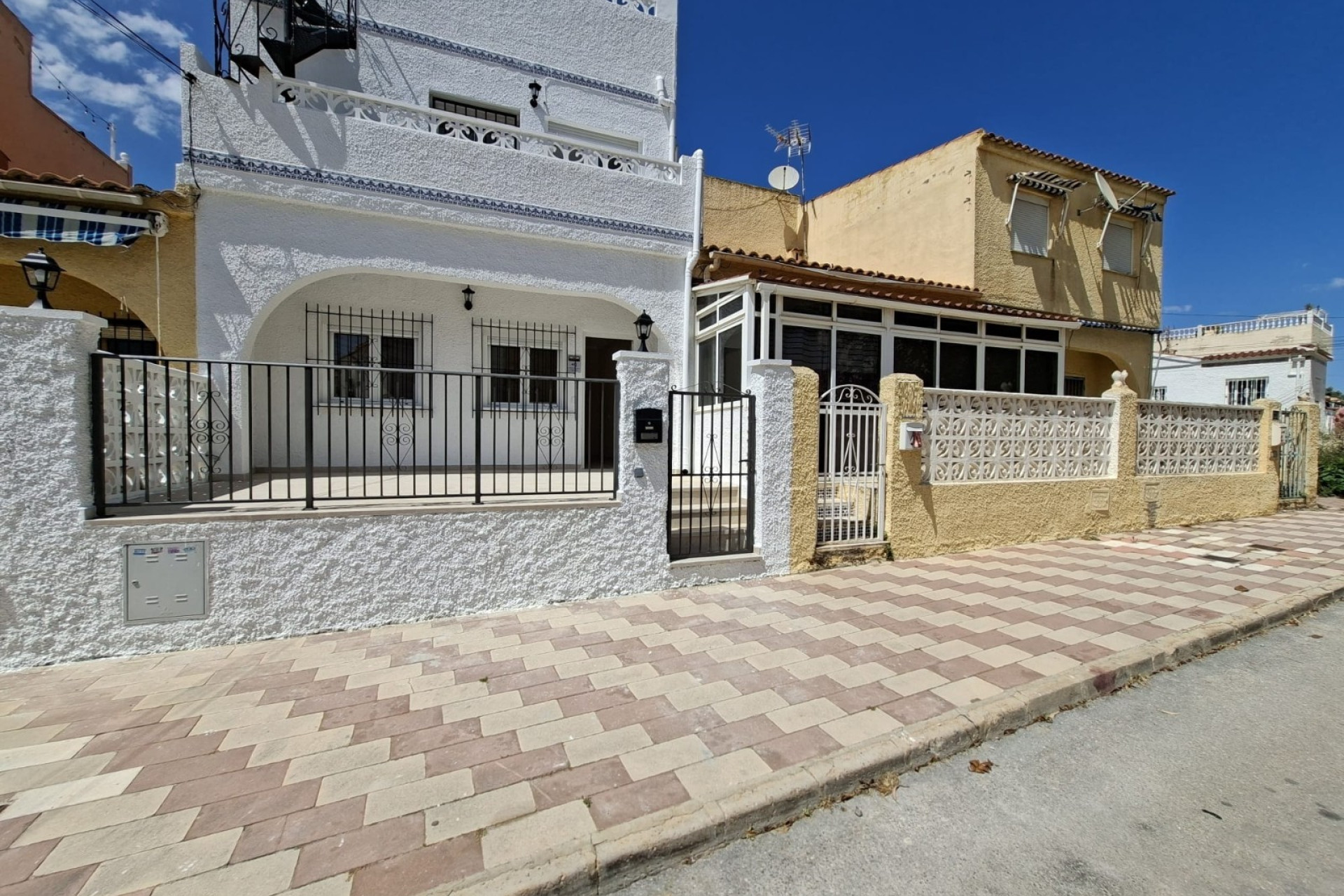 Revente - Maison mitoyenne -
La Marina - La Marina - Urbanization