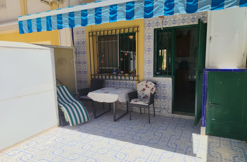 Revente - Maison mitoyenne -
La Zenia