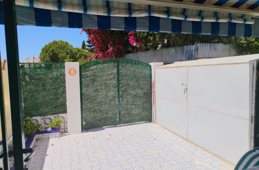 Revente - Maison mitoyenne -
La Zenia
