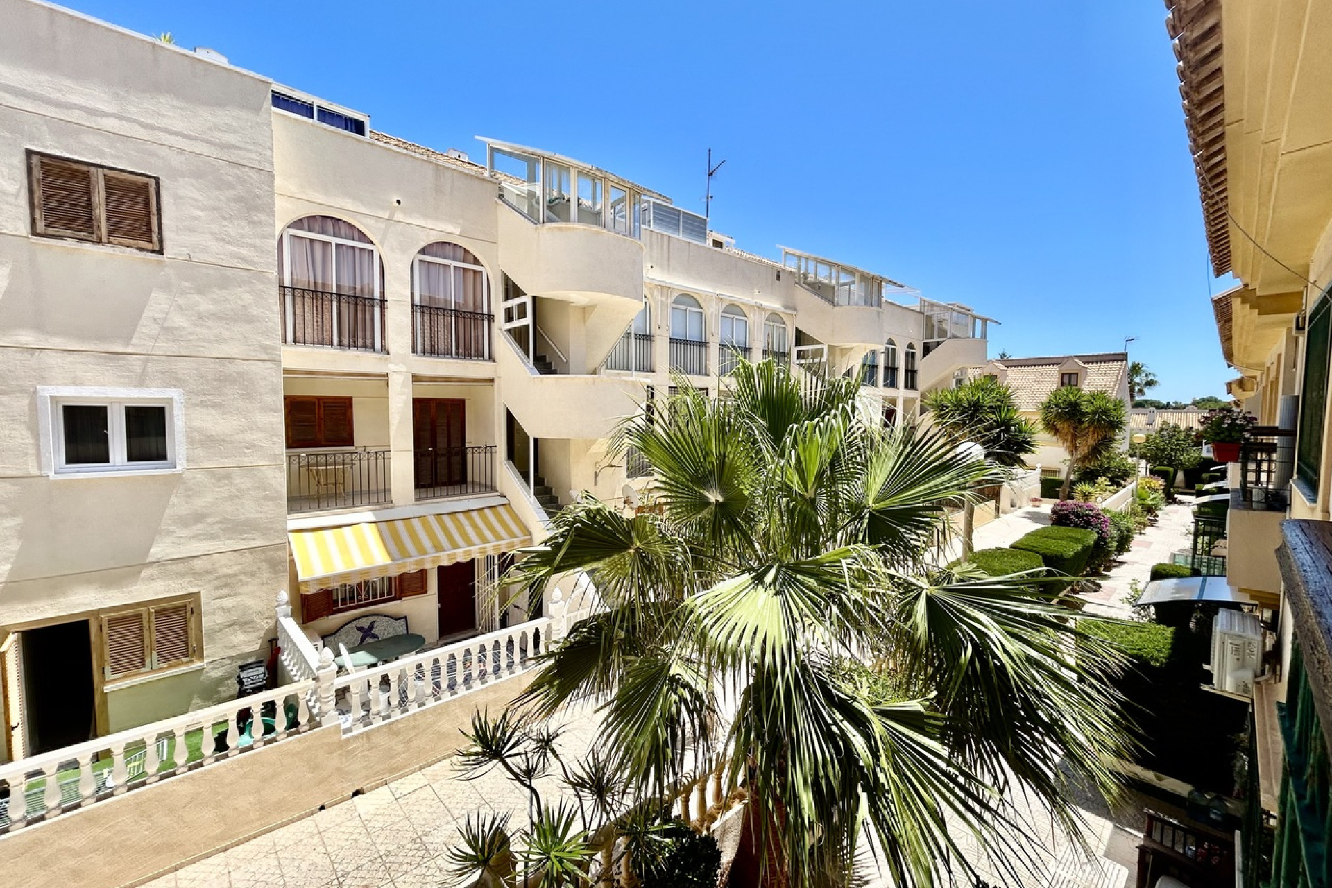 Revente - Maison mitoyenne -
La Zenia