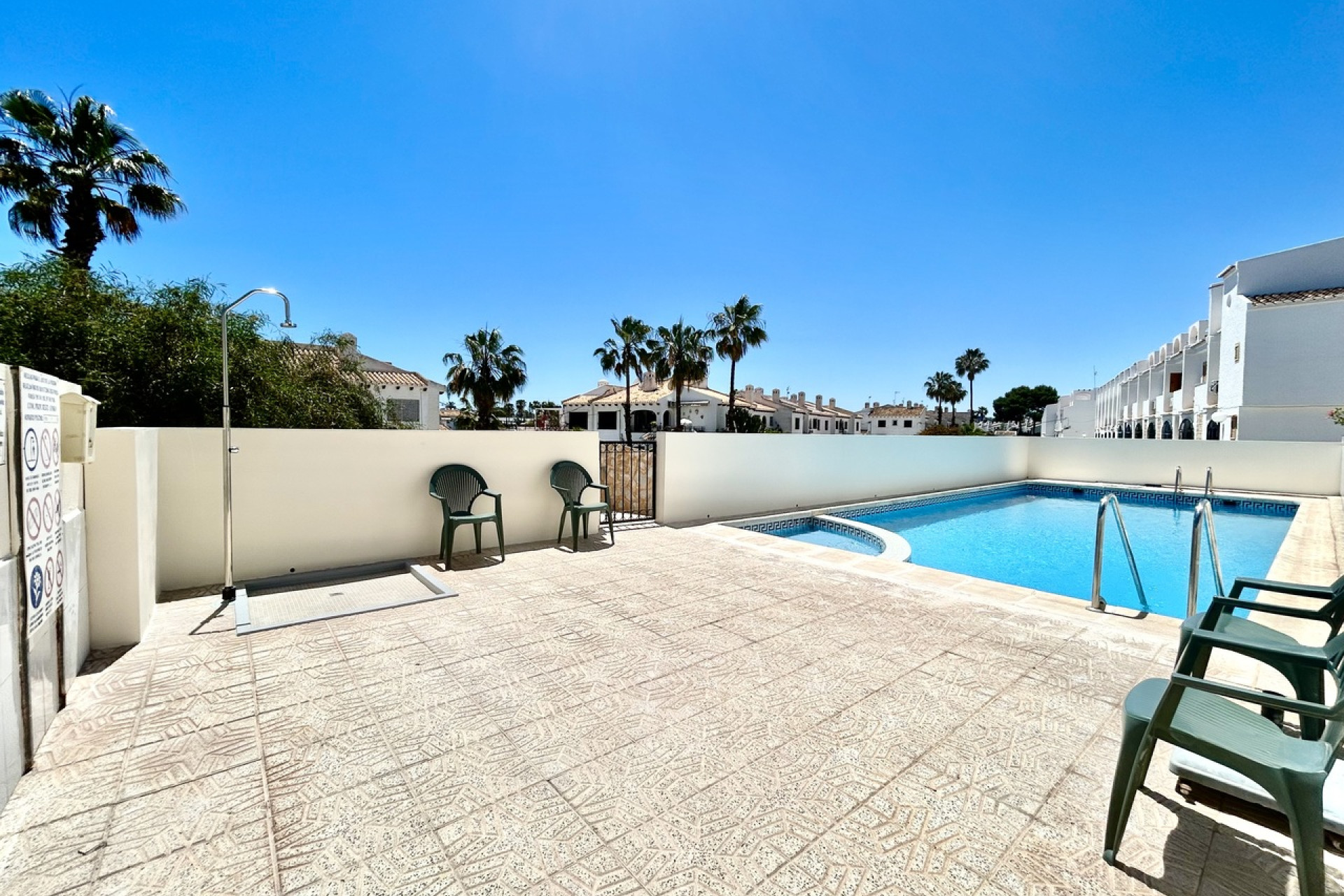 Revente - Maison mitoyenne -
La Zenia