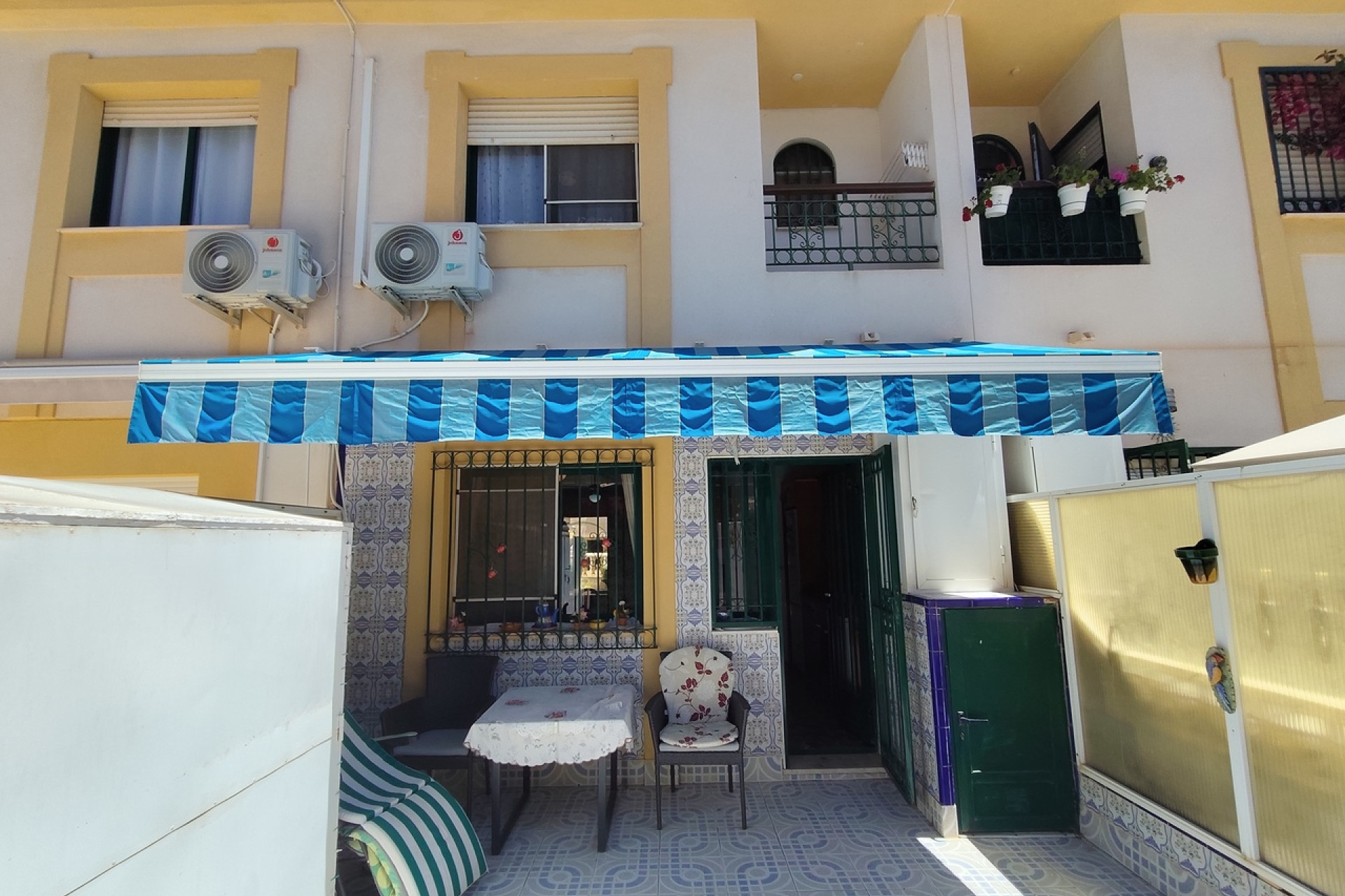 Revente - Maison mitoyenne -
La Zenia